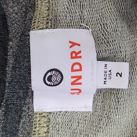 SUNDRY women's camo skirt size 2. - Picture 2 of 3